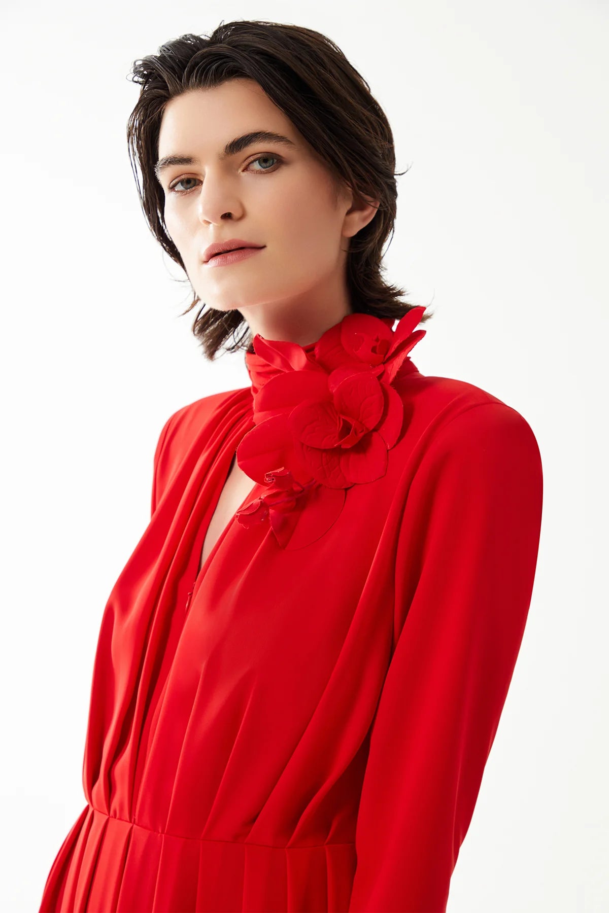 Pencereli Pileli Kolları Volanlı Uzun Kırmızı Elbise