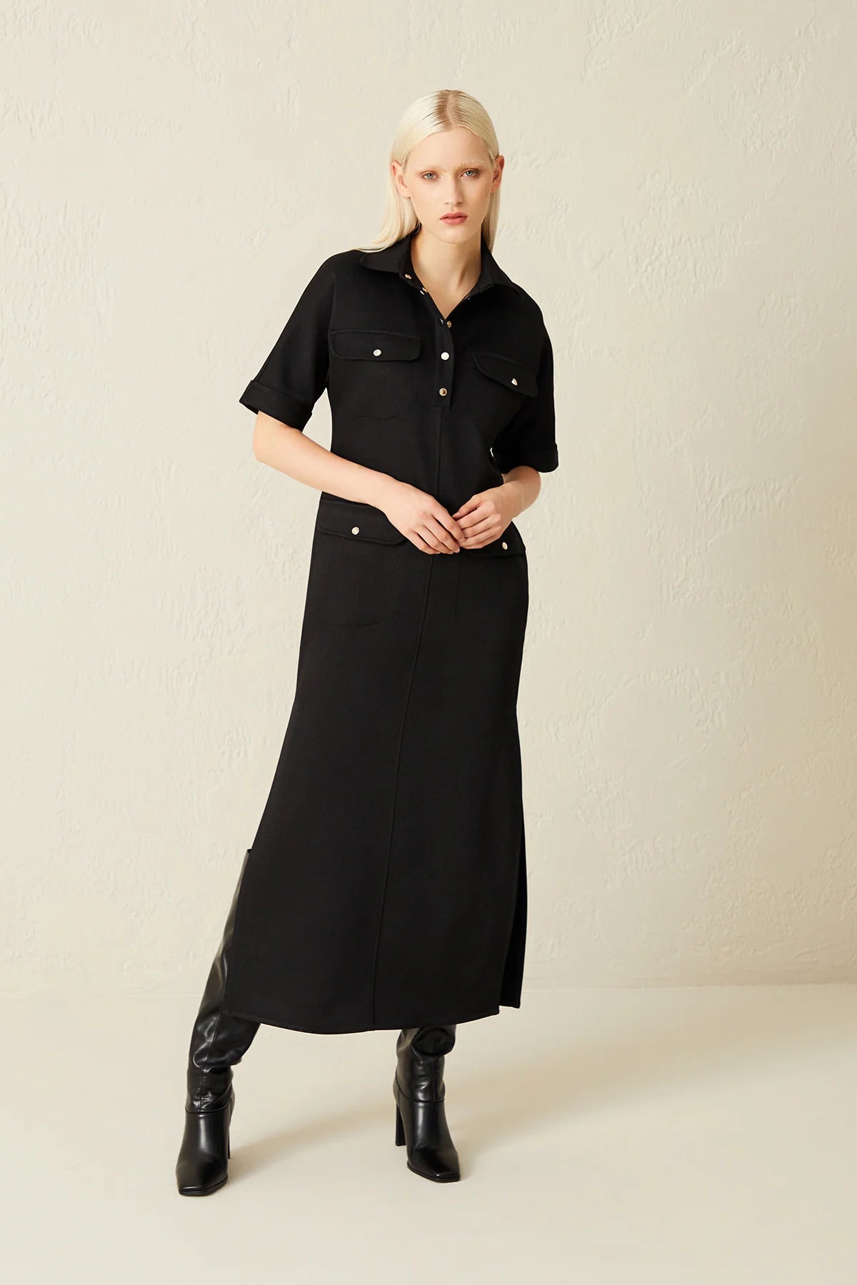 Gömlek Yaka Kısa Kollu Yandan Yırtmaçlı Uzun Siyah Elbise