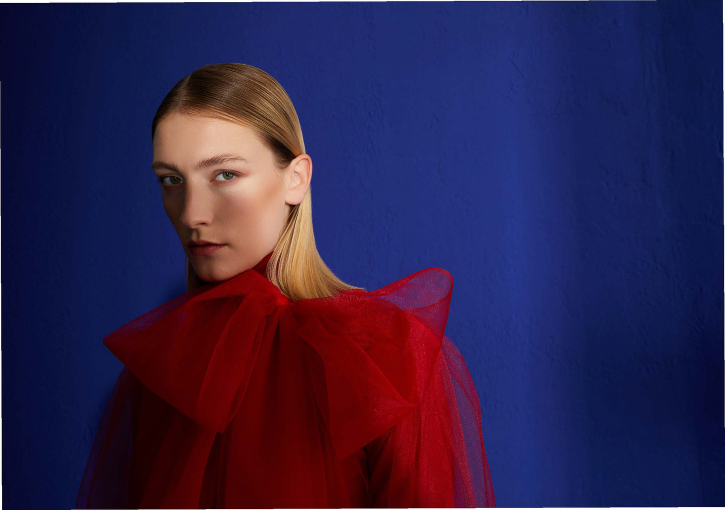 Organze Yakası Fiyonklu Manşetli Kırmızı Bluz