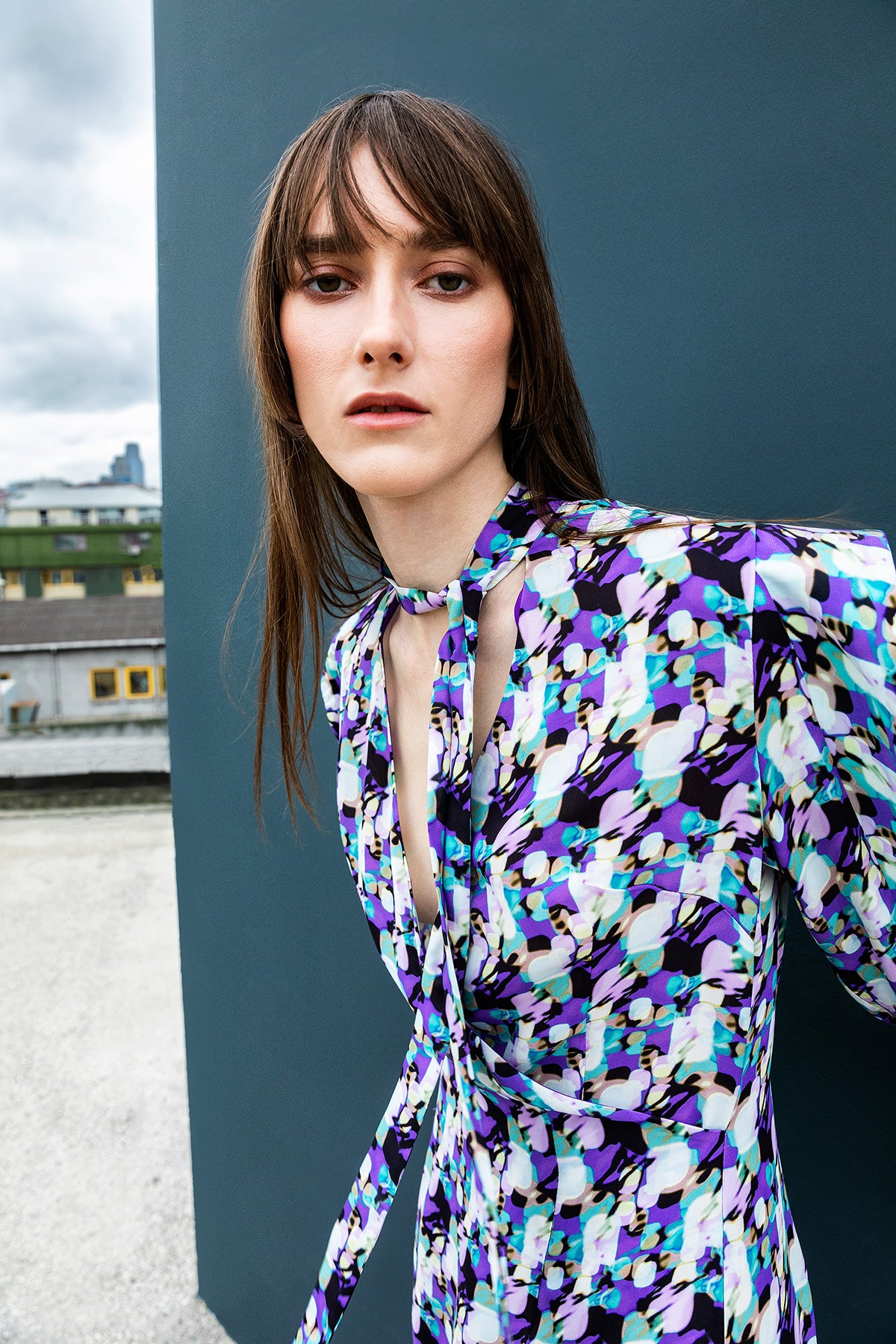 Boyundan Bağlamalı Desenli Elbise