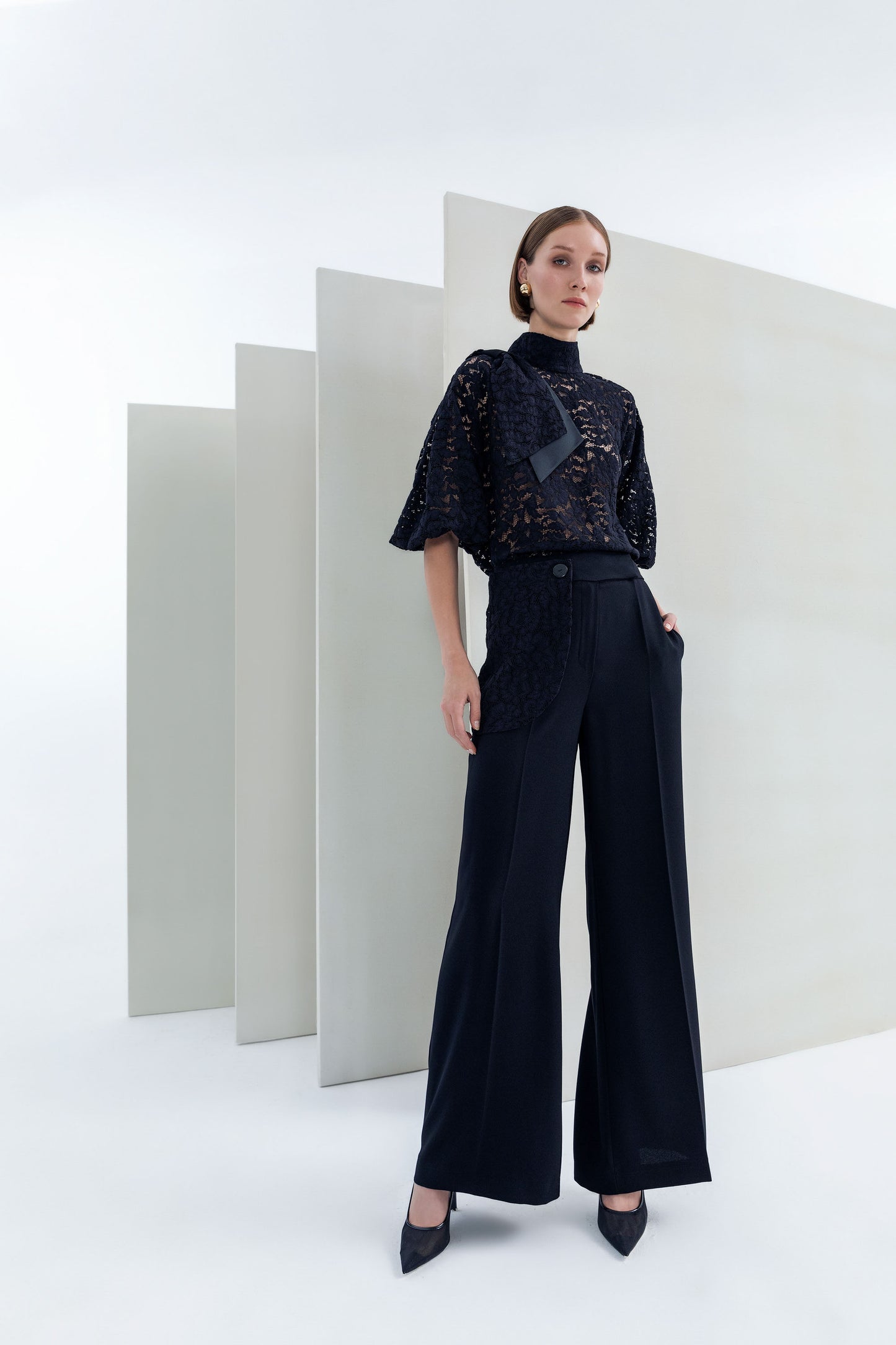 Fular Detaylı Güpürlü Bluz