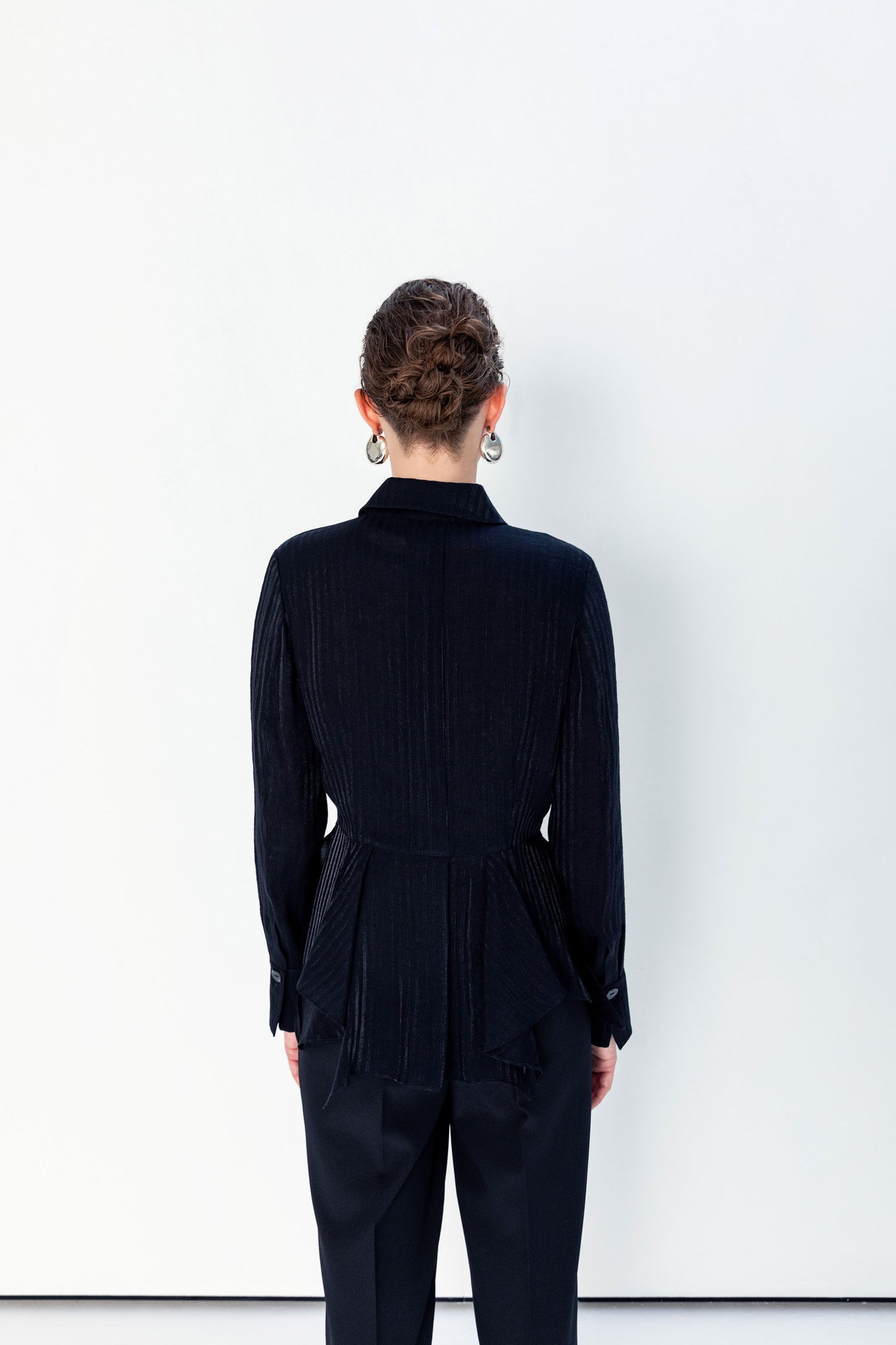 Volan Detaylı Siyah Gömlek