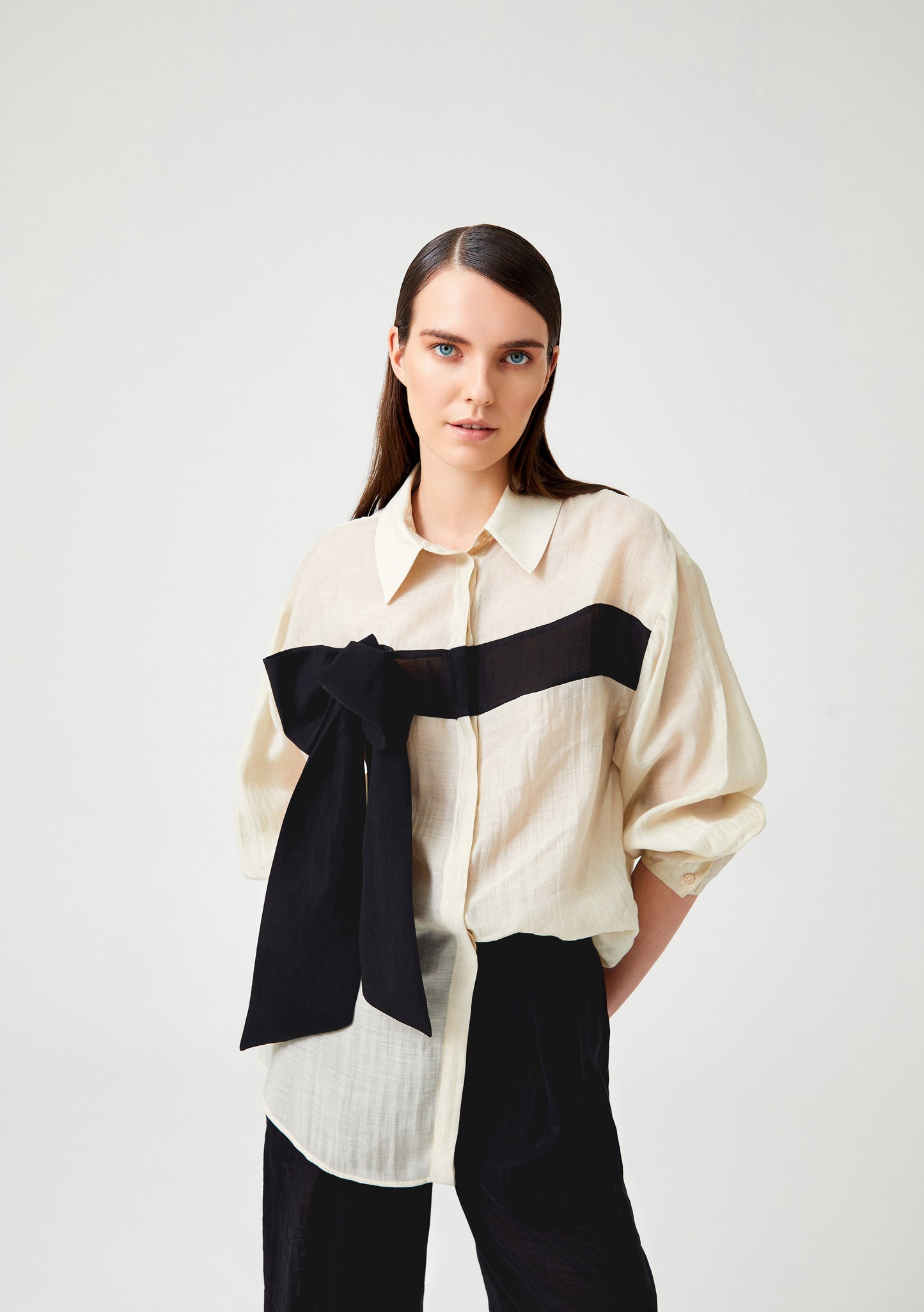 Keten Bağlama Detaylı Gömlek