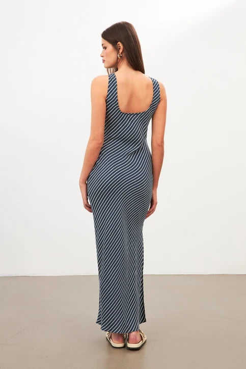 Yırtmaç Detaylı Çizgili Lacivert Uzun Elbise