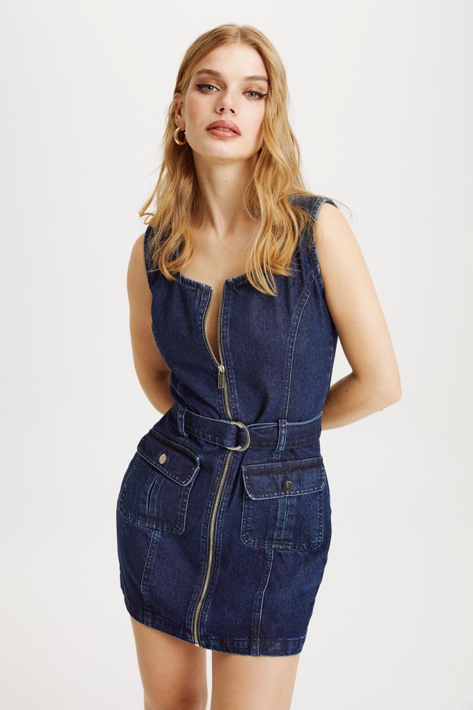Önden Fermuarlı Kolsuz Kemerli Denim Elbise