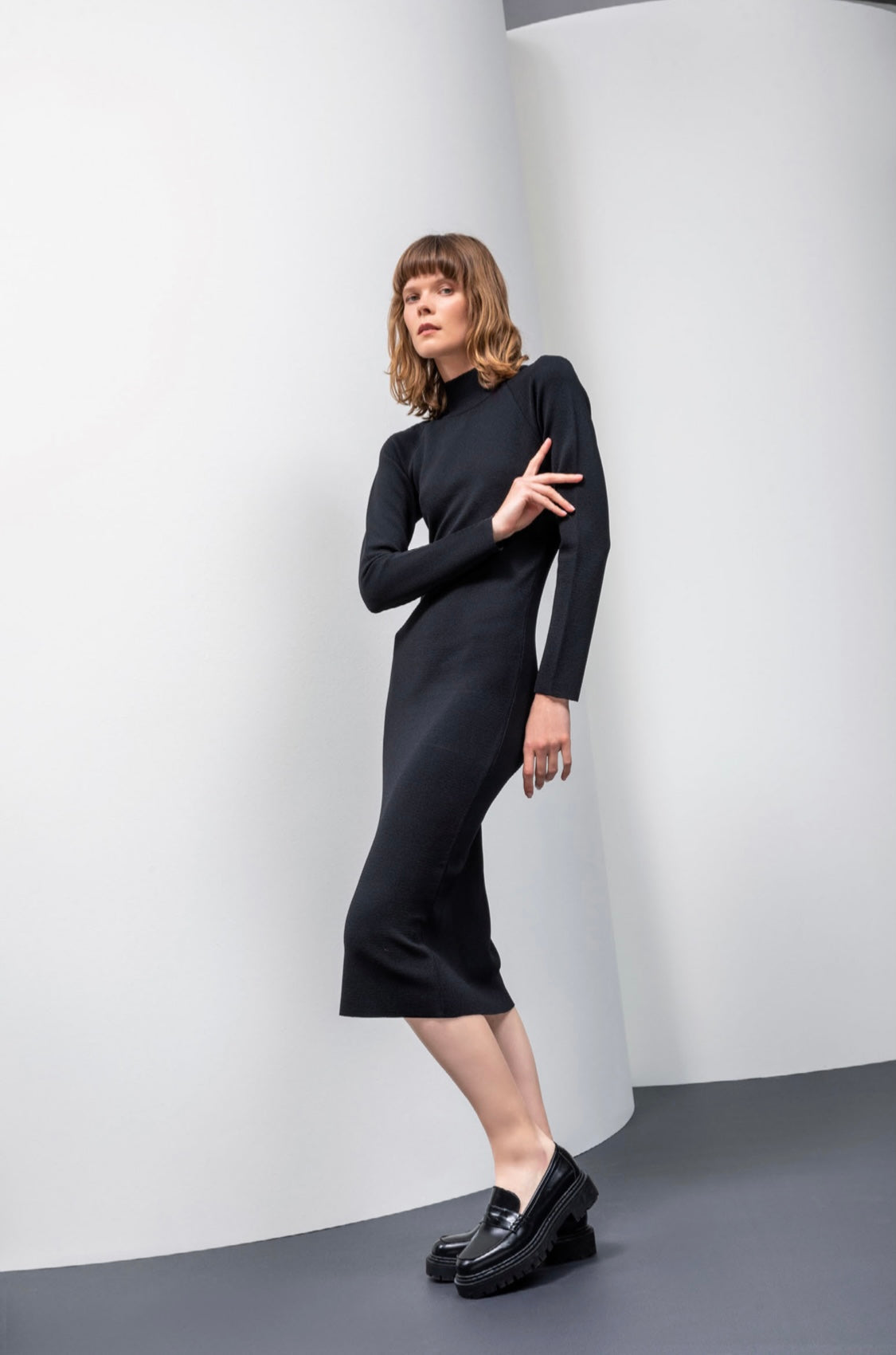 Sırt Pencere Detaylı Midi Boy Triko Elbise