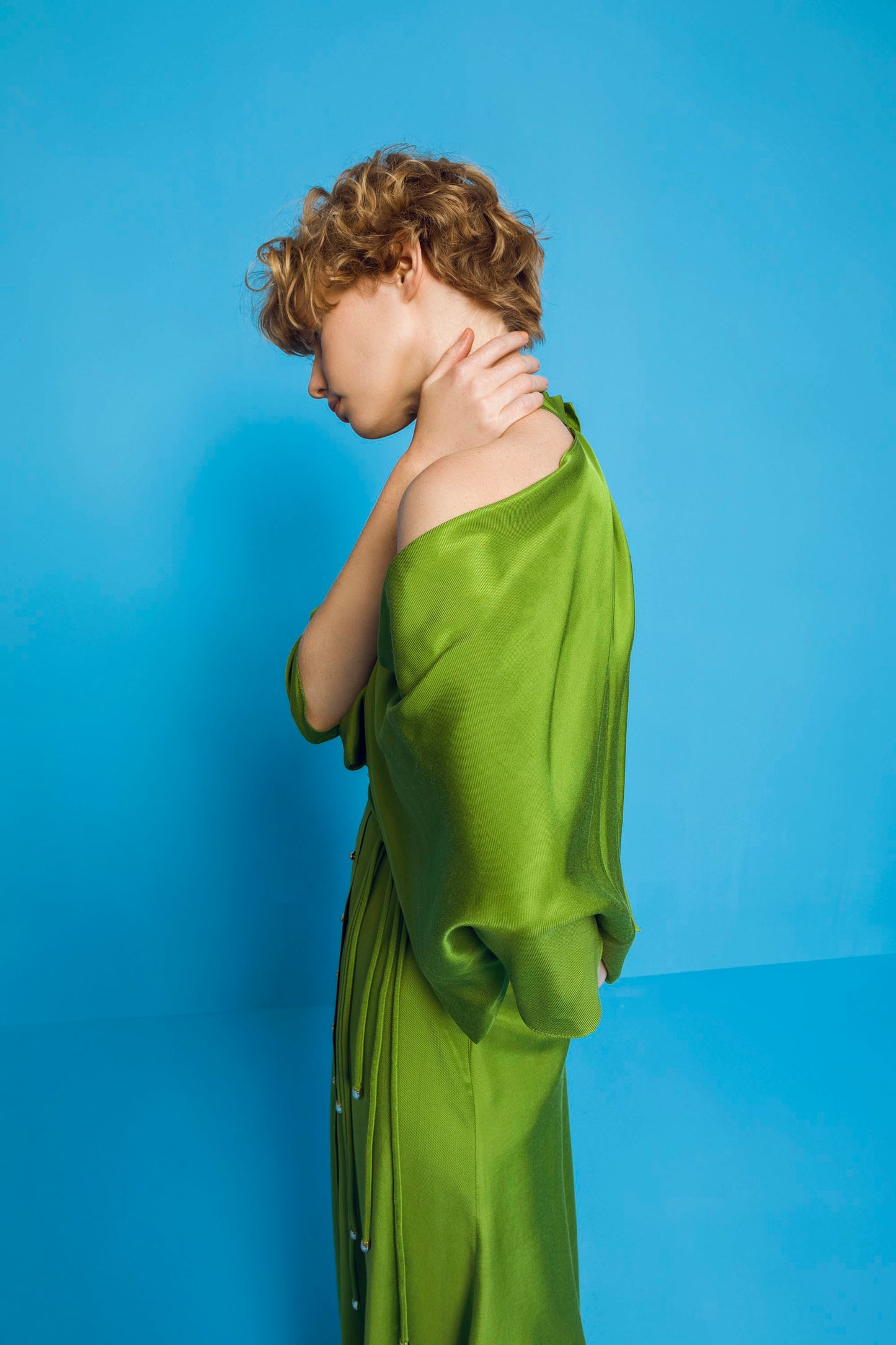 Boyundan Bağlamalı Düğmeli Yeşil Elbise