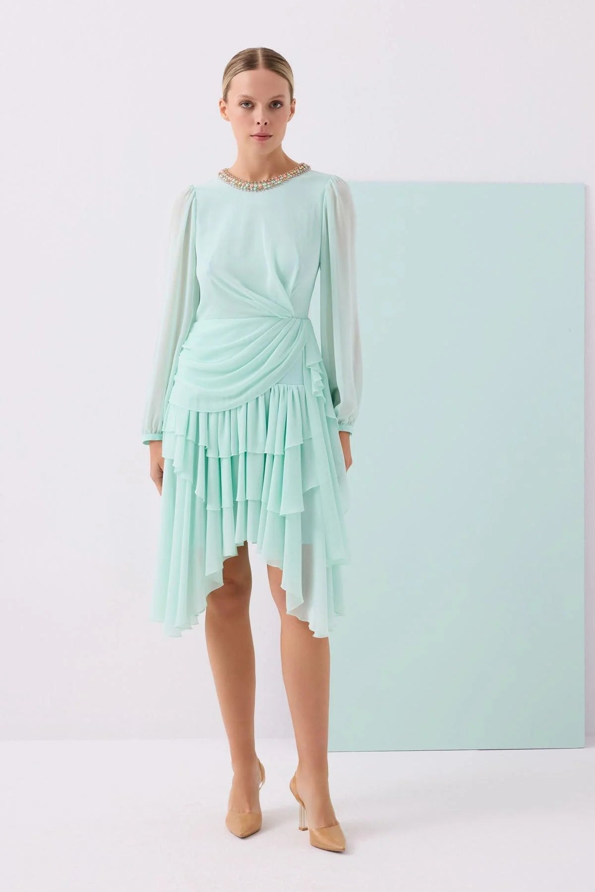 Mi̇nt Transparan Kollu Asi̇metri̇k Kesi̇m Katlı Kısa Elbi̇se