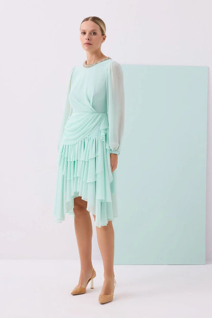 Mi̇nt Transparan Kollu Asi̇metri̇k Kesi̇m Katlı Kısa Elbi̇se