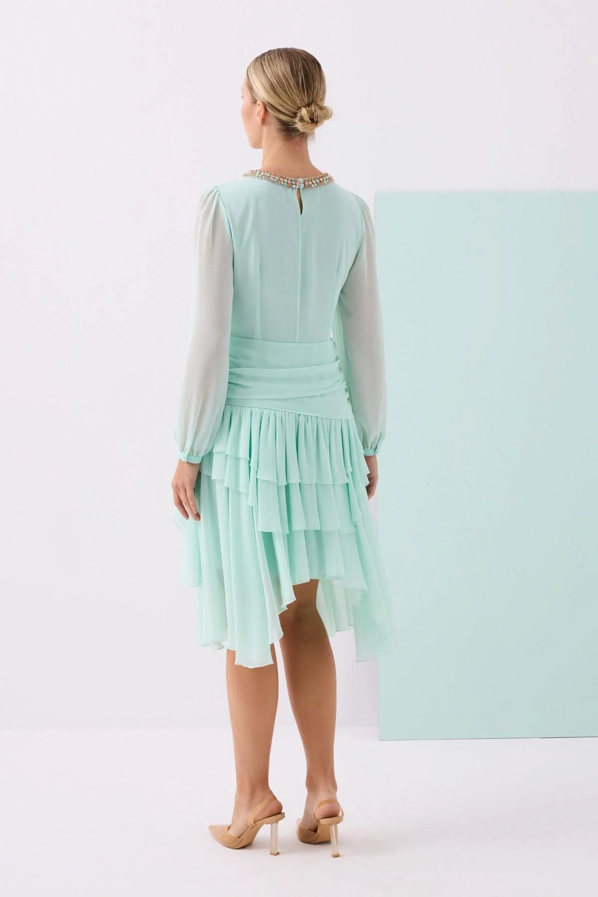 Mi̇nt Transparan Kollu Asi̇metri̇k Kesi̇m Katlı Kısa Elbi̇se