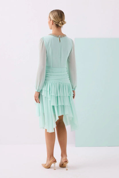 Mi̇nt Transparan Kollu Asi̇metri̇k Kesi̇m Katlı Kısa Elbi̇se