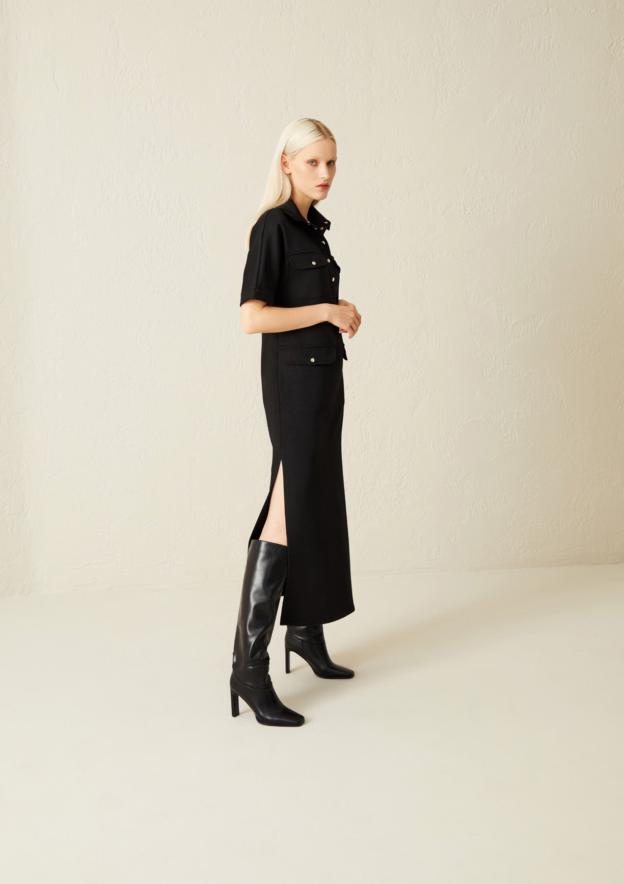 Gömlek Yaka Kısa Kollu Yandan Yırtmaçlı Uzun Siyah Elbise